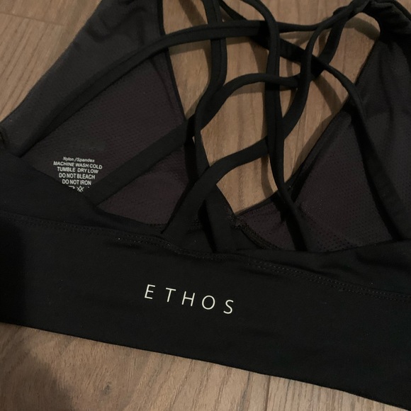 Ethos deep V with strappy back sports bra - Picture 4 of 4